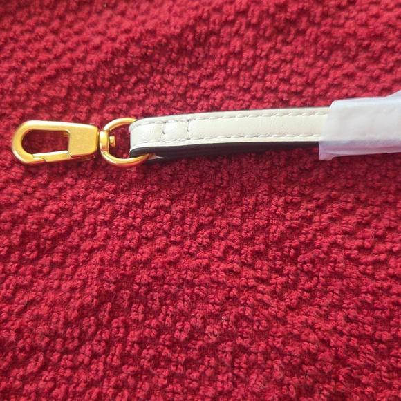 White and Gold Keychain - Picture 3 of 8